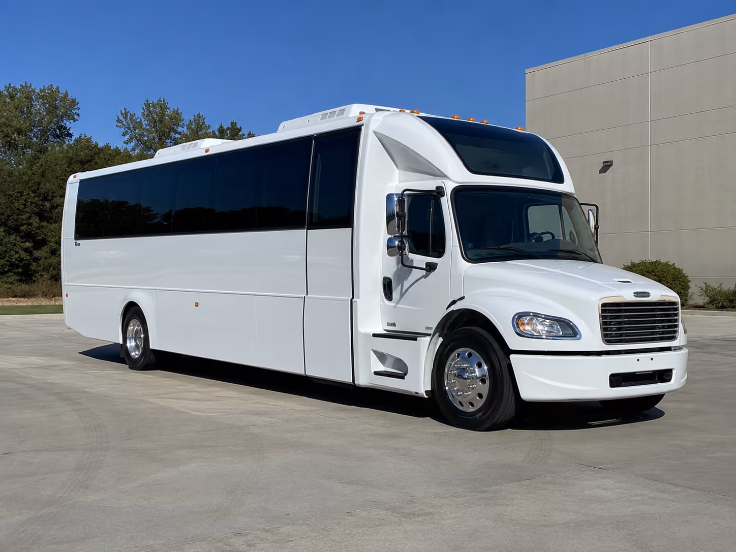 royal oak 28 passenger party bus